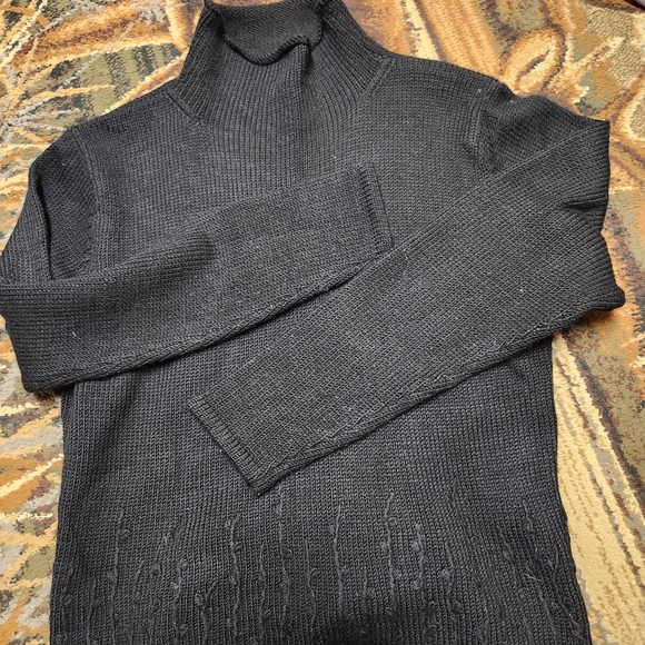 Elegant Black Turtleneck Sweater for Women - Picture 4 of 9